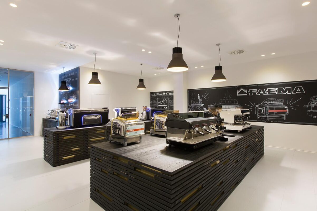 thiet-ke-thi-cong-cua-hang