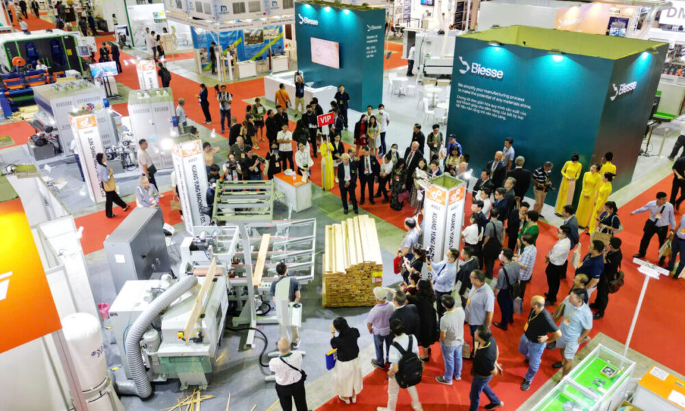 Thiết kế thi công gian hàng triển lãm VietNam Wood tại SECC.